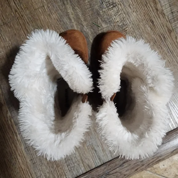 The Academy Brand Tan Boots with Gold Glitter and White Fur - Picture 4 of 6